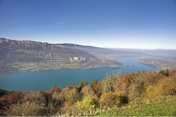 Lac d'Annecy rive est, propriété ou bar-restaurant